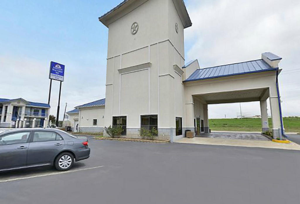 Americas Best Value Inn Hillsboro Exterior photo
